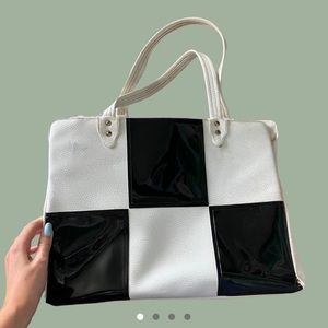 Vintage 70s checkered pleather bag
Small stains throughout refer to pics